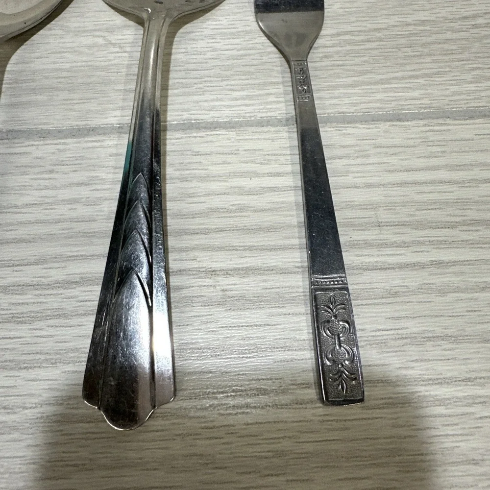 Stainless‎ Steel Flatware (Set of 4) Assorted Manufacturers Vintage